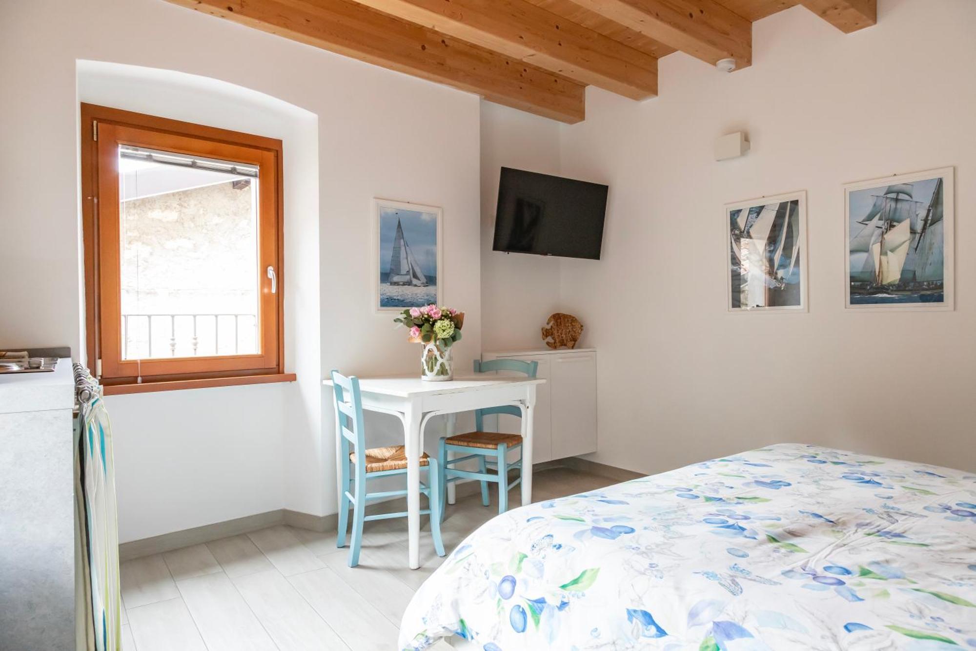 Aparthotel Ca De L'Angelon Brenzone sul Garda Pokoj fotografie