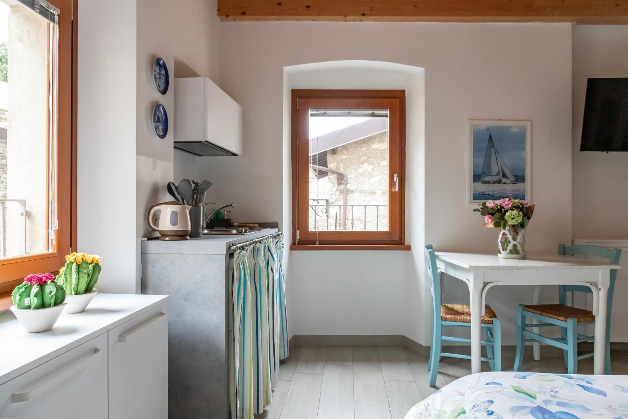 Aparthotel Ca De L'Angelon Brenzone sul Garda Pokoj fotografie